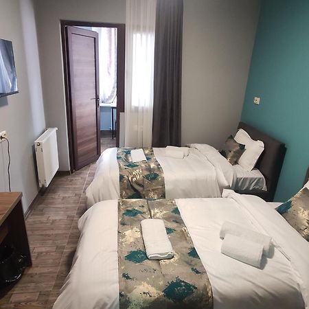 Tbilicity Hotel Тбілісі Екстер'єр фото